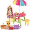 Barbie Chelsea Picnic Playset with Chelsea Doll (6-in Blonde), Pet Kitten, Picnic Table, Umbrella, Basket & Accessories, Gift for 3 to 7 Year Olds - 1