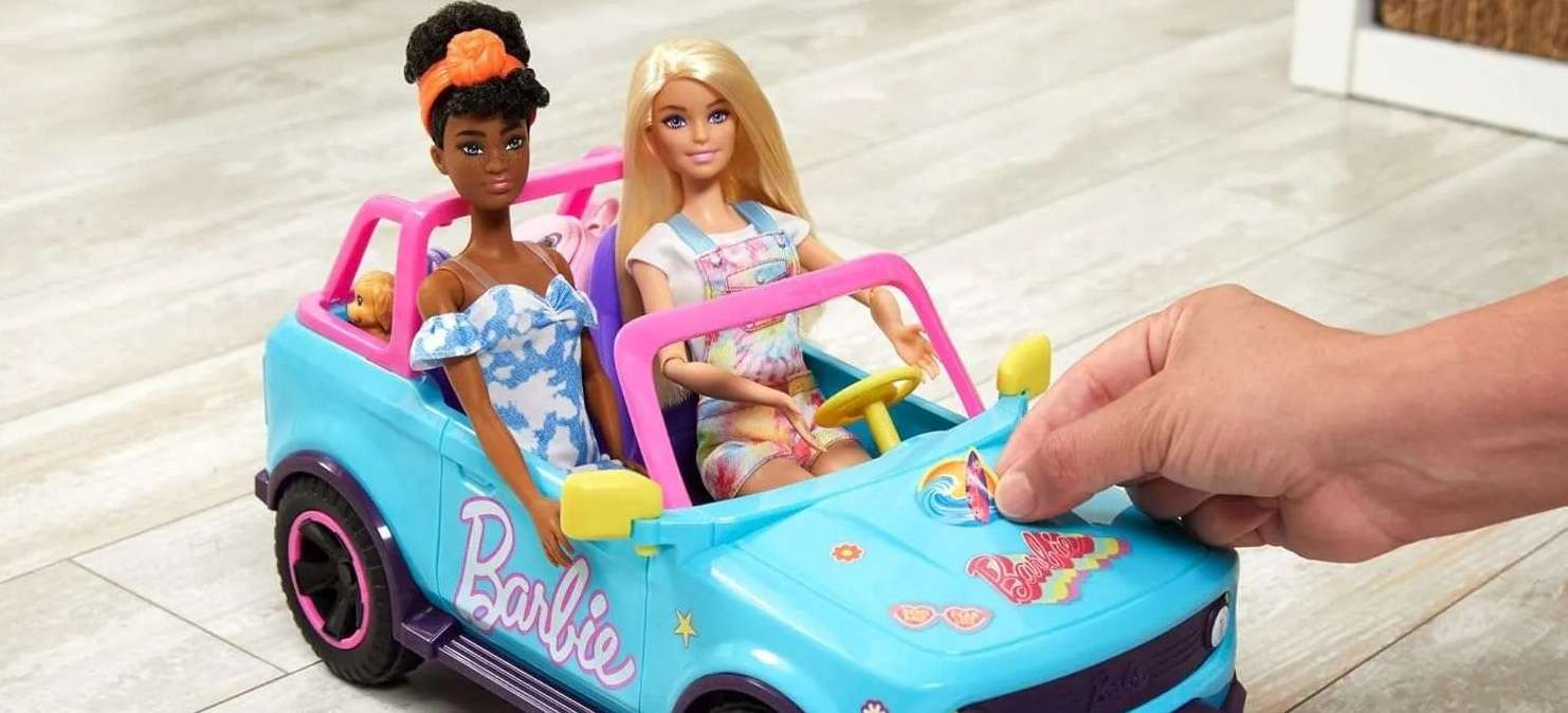 Barbie Dolls, Home