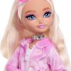Barbie Dream Besties Weekend Getaway Malibu Doll and Accessories, Fashion Doll with Removable Fashions & 7 Travel Themed Toy Pieces